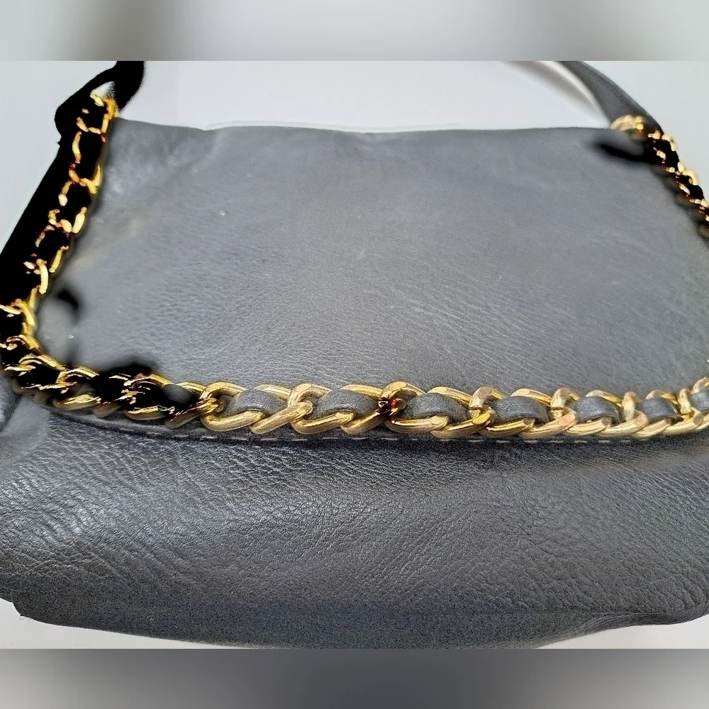 Faux Leather Crossbody Bag With Magnetic Closure    Size 11